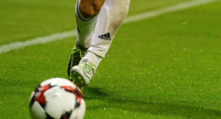 Daha bir əfsanə futboldan gedir - FOTO