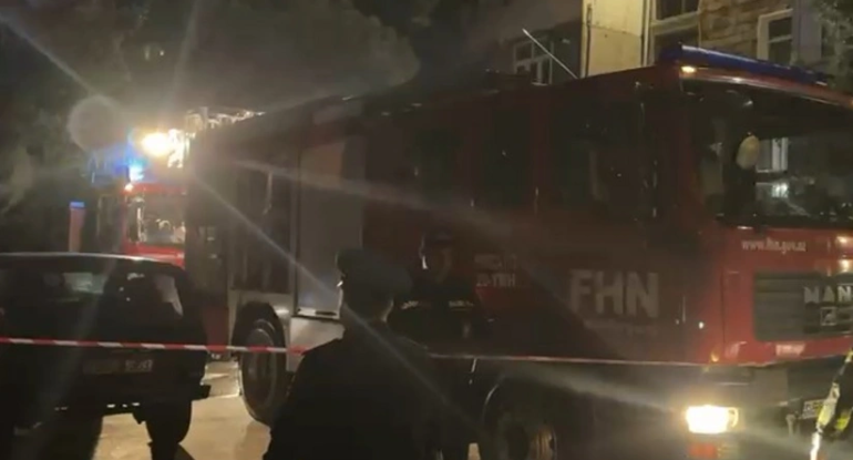 Sumqayıtda yaşayış binasında yanğın baş verib