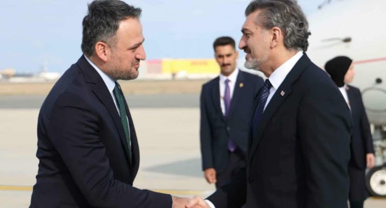 Gürcüstan Prezidenti futbol üçün Türkiyəyə gedib