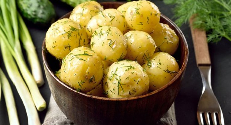 Kartofu belə bişirsəniz, həm dadlı, həm də sağlam olacaq