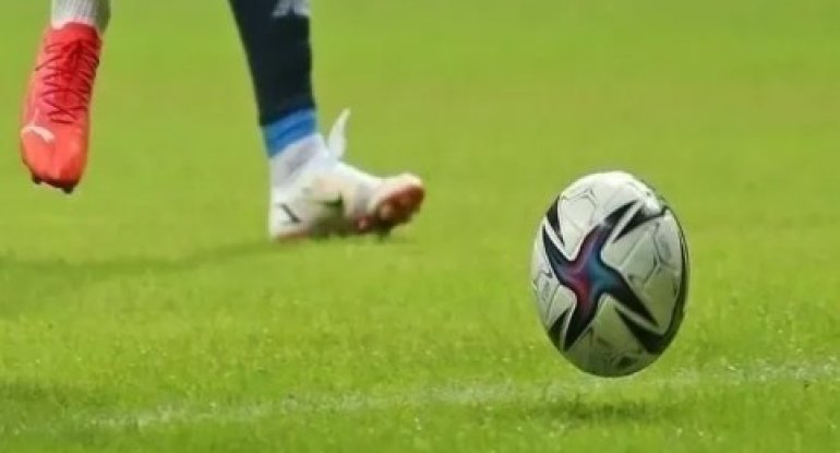 Futbolçu oyun zamanı öldü