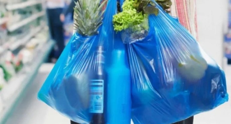 Başqa marketin torbası ilə mağazaya girib döyüldü