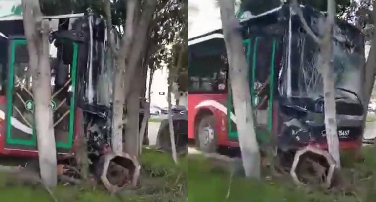 125 nömrəli avtobus bulvarda ağaca çırpıldı: sürücü yaralandı&nbsp;-&nbsp;VİDEO