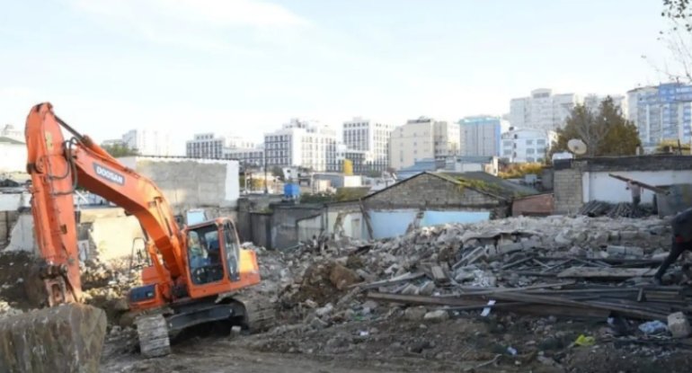 Bakının mərkəzində bu binalar plana düşdü: söküntüsünə başlanılır