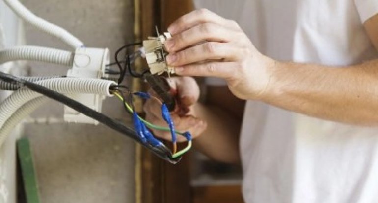 Beyləqanda 43 yaşlı kişini elektrik cərəyanı vurub