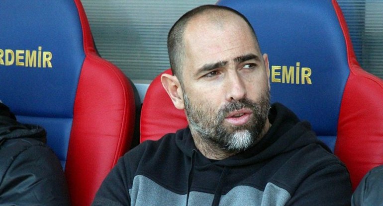 "Yuventus" baş məşqçisini istefaya göndərdi