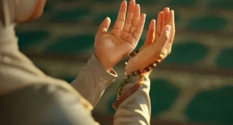 Namaz qılarkən arvadını öldürən şəxsə hökm oxunub