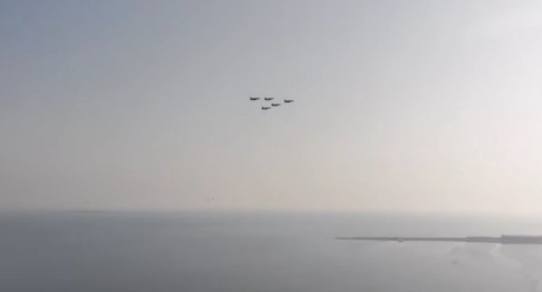 Bakıda hərbi paradda Türkiyənin "F-16" təyyarələri uçuş həyata keçirib