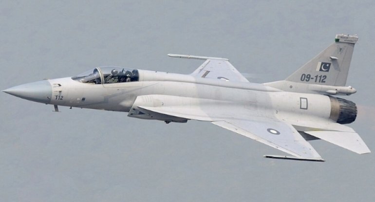Bakıda hərbi paradda "JF-17" çoxməqsədli qırıcı təyyarələr nümayiş olunub