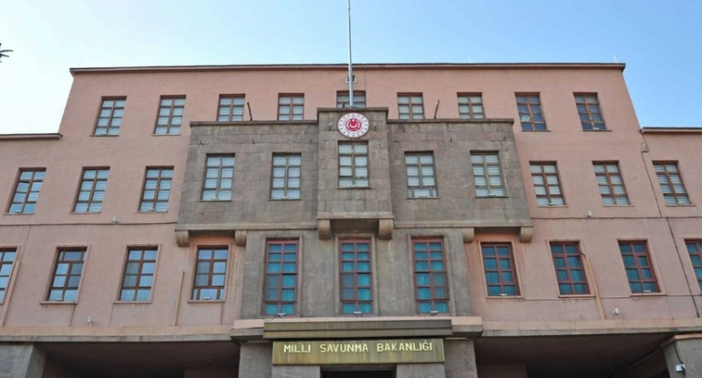 "Cəsarət, qələbə və sədaqət" - Türkiyə MN-dən hərbi paradla bağlı paylaşım