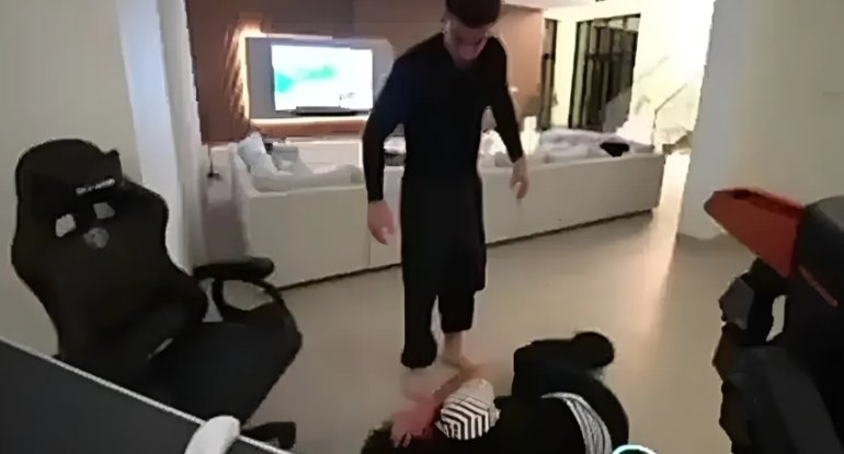 MMA döyüşçüsü məşhur azərbaycanlını efirdə döyüb - Video