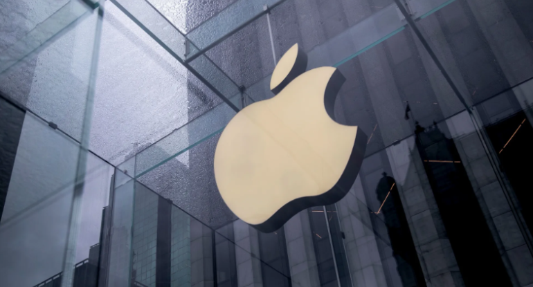 &ldquo;Apple&rdquo;ın baş strateqi postunu tərk edir