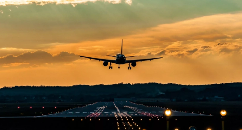"FlyDubai"ın təyyarəsi Bakıya təcili eniş edib