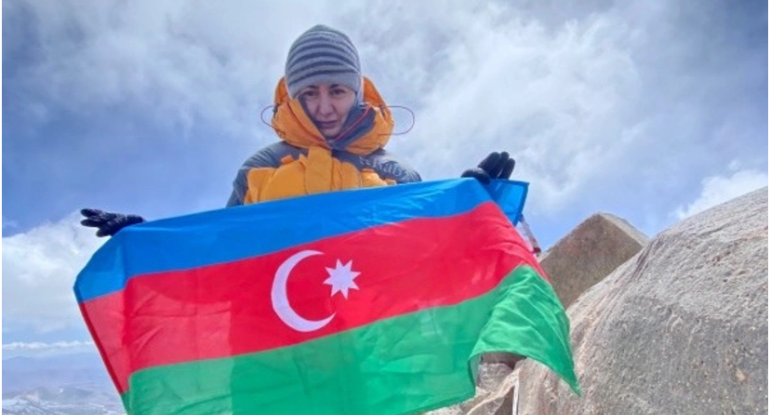Azərbaycan alpinisti Antarktidanın ən yüksək zirvəsini fəth edib