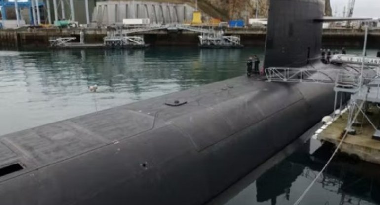 Fransız hərbçiləri nüvə sualtı qayıqlarının bazası üzərindəki dronlara atəş açıblar
