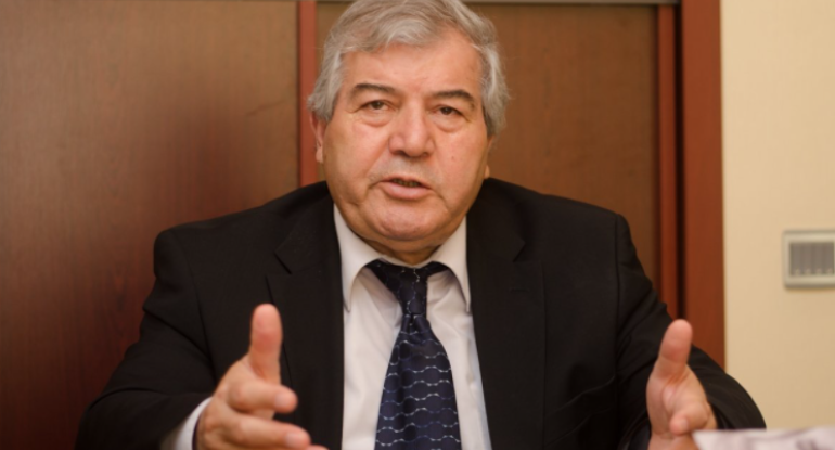 &nbsp;"Qanunların dili sadə adamların başa düşəcəyi dildə yazılmalıdır"