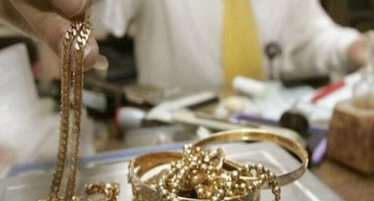 Şamaxıda film kimi oğurluq: "İmperial"ın sahibinin 49 minlik qızılını apardılar