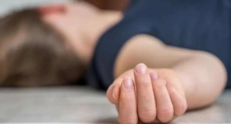 Bakıda daha bir evdən qadın meyiti tapıldı