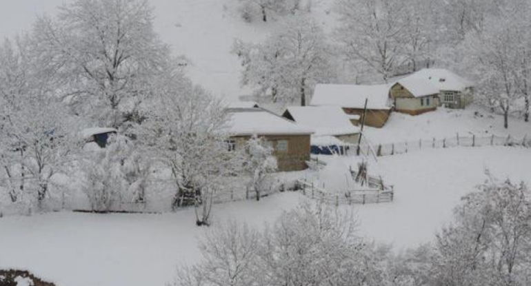 Sarıbaşa qar yağıb