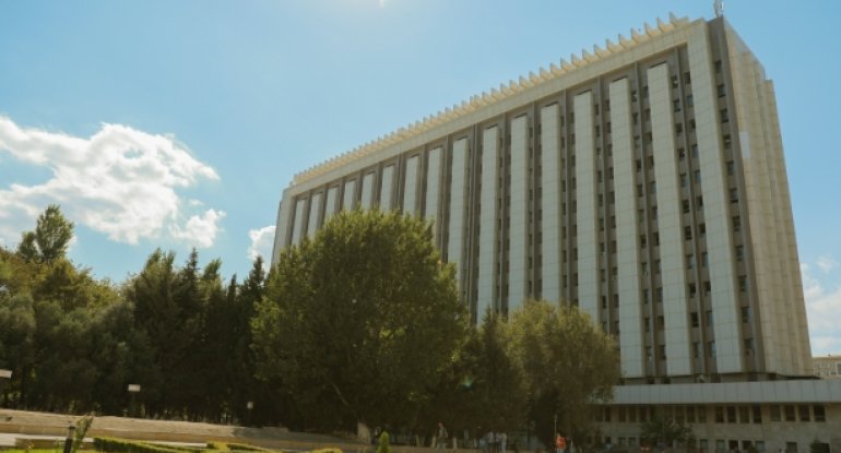 Universitet əməkdaşları bir ayda 2 qat maaş aldı - Azərbaycanda