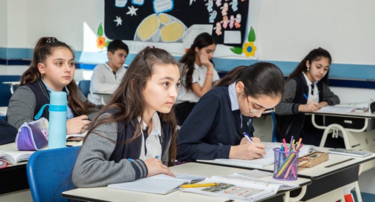 Dərslərdə yeni dövr: Azərbaycanda realdır və bunu artıq görürük