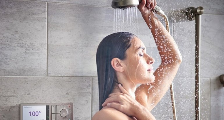 Dermatoloq açıqladı: Duşda səhv etdiyiniz hər şey dərinizə zərər verir