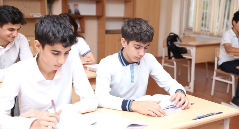 Bu il beynəlxalq olimpiadalarda medal qazanan məktəblilərin sayı açıqlandı - FOTO