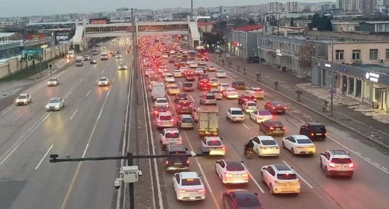 Bu yollarda sıxlıq var - SİYAHI
