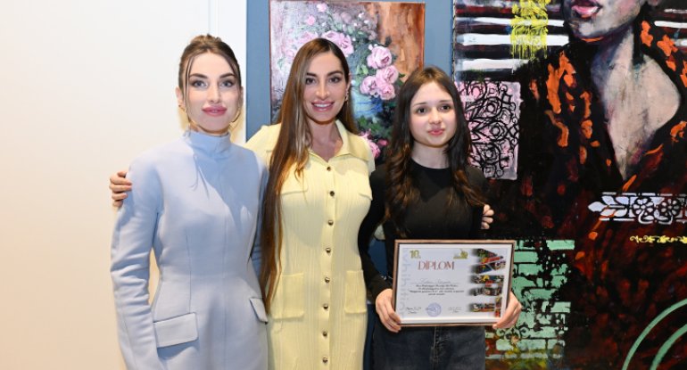Arzu Əliyeva və Alena Əliyeva &ldquo;Rənglərdə yaşanan 10 il&rdquo; mövzusunda keçirilən sərgidə iştirak ediblər