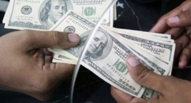8 ildən sonra ilk: dollar ən kəskin ucuzlaşmanı nümayiş etdirir