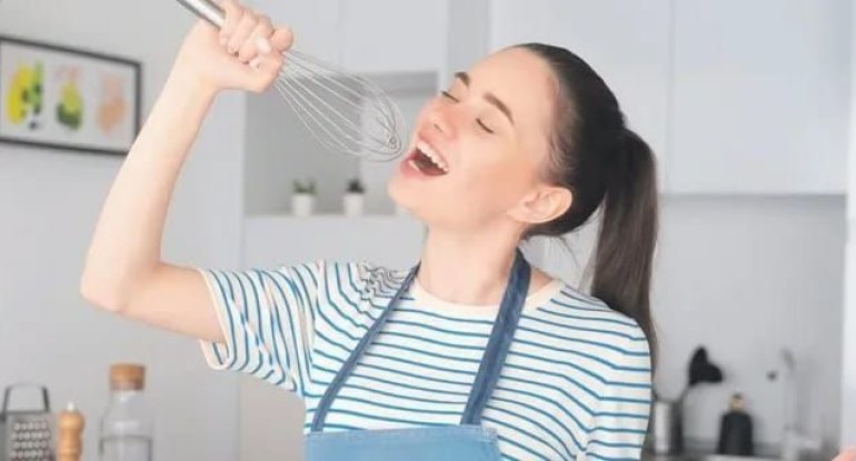 Eyni nəqarəti zümzümə etmək&nbsp;zərərlidir