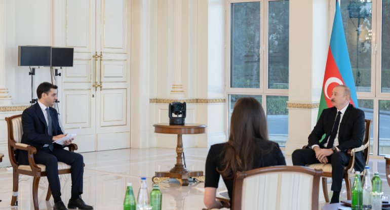 "Bizim bütün siyasətimiz həm sosialyönümlü, həm də investisiyayönümlüdür"