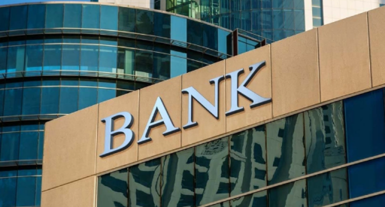 Azərbaycanda 4 bağlanmış bankın əmlakları hərraca çıxarılır