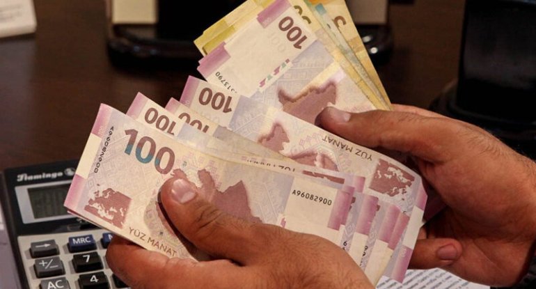 Dayısı oğlunun evindən 2000 manat oğurladı