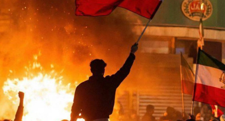 KİV: Silahlı qruplaşmalar İranda dinc sakinləri və polisləri atəşə tuturlar