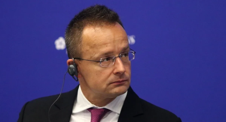 Siyarto: Britaniya və Fransa Rusiya ilə müharibə riskini artırır