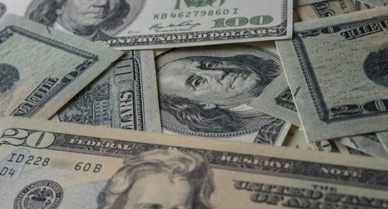 "İkinci əl" şkaf alan kişi içindən 7,5 milyon dollar PUL TAPDI