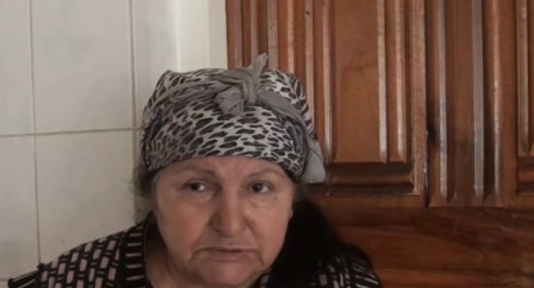 Tovuzda bıçaqlanan bağça müdirinin anası: "Qızımı bir neçə dəfə öldürmək istəyib"
