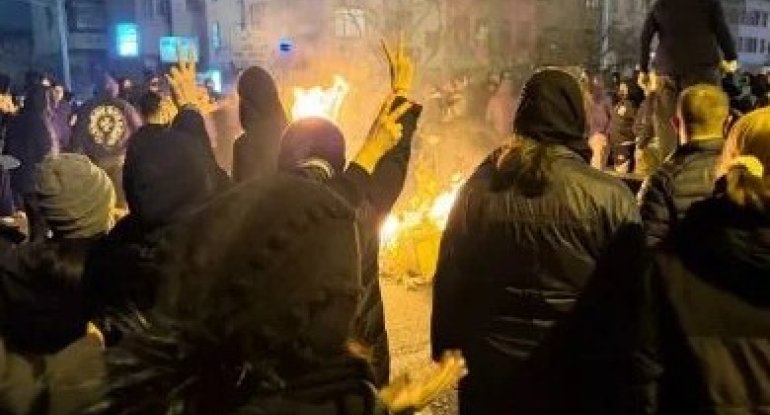 İranda etirazlar zamanı 50-dən çox məscid yandırılıb