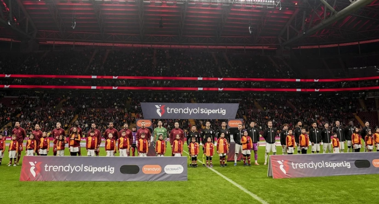 "Qalatasaray" azarkeşləri rəhbərliyi istefaya çağırdı