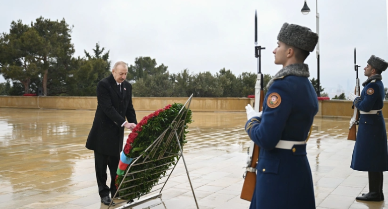 Prezident İlham Əliyev 20 Yanvar şəhidlərinin xatirəsini yad edib