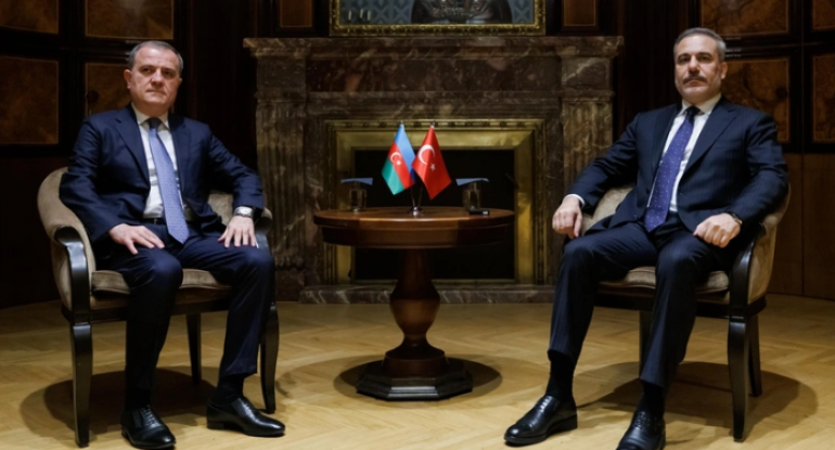 Türkiyə və Azərbaycan XİN başçıları regional məsələləri müzakirə ediblər