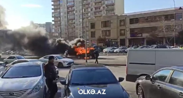 Bakıda maşın yandı: bir neçə dəfə partladı&nbsp;- YENİLƏNİB -VİDEO