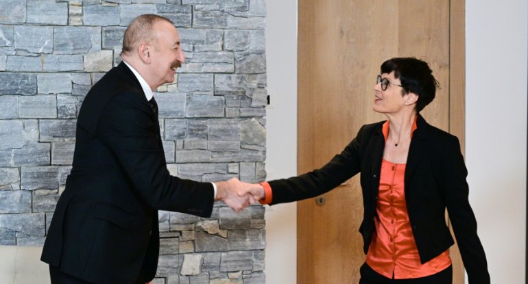 İlham Əliyev Davosda Avropa İttifaqının Genişlənmə üzrə komissarı Marta Kosla görüşüb
