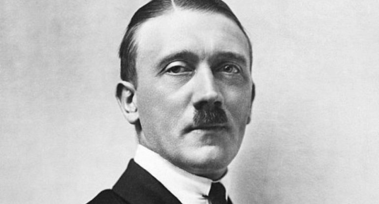 Hitlerin çəkdiyi rəsmlər hərracda satıldı - FOTO