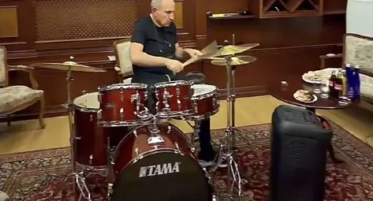 Paşinyan öz musiqi qrupunu yaratdı
