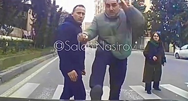 Maşının üstünə çıxan piyadanı ağır cəza gözləyir - AÇIQLAMA - VİDEO