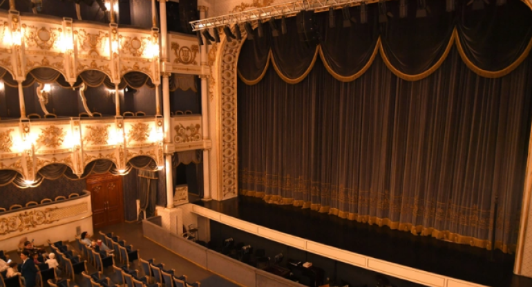 Dövlət teatrlarında bədii rəhbər və baş rejissor vəzifələri ləğv edilib