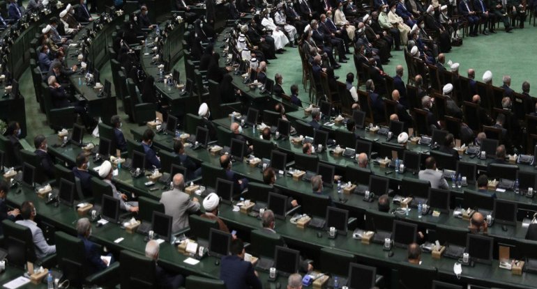 İran parlamenti bu ölkələrin silahlı qüvvələrini terrorçu qruplaşmalar kimi tanıyıb
