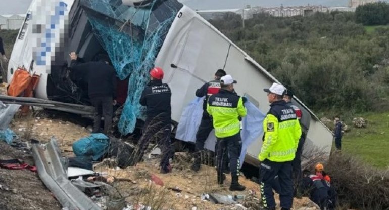 Antalyada sərnişin avtobusu dərəyə aşıb, səkkiz nəfər ölüb, 26-sı yaralanıb
